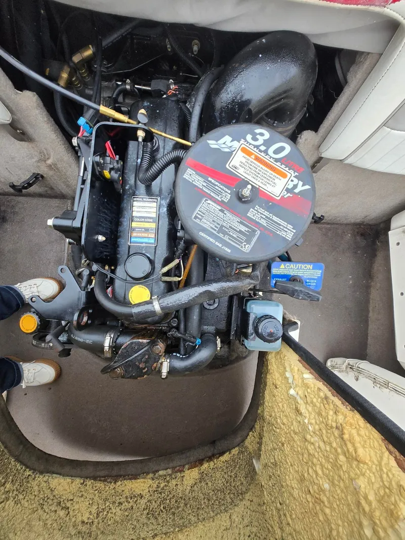 Slide: The Image of Engine compartment of a 2007 Stingray 185 with 3.0 MerCruiser engine. - 7