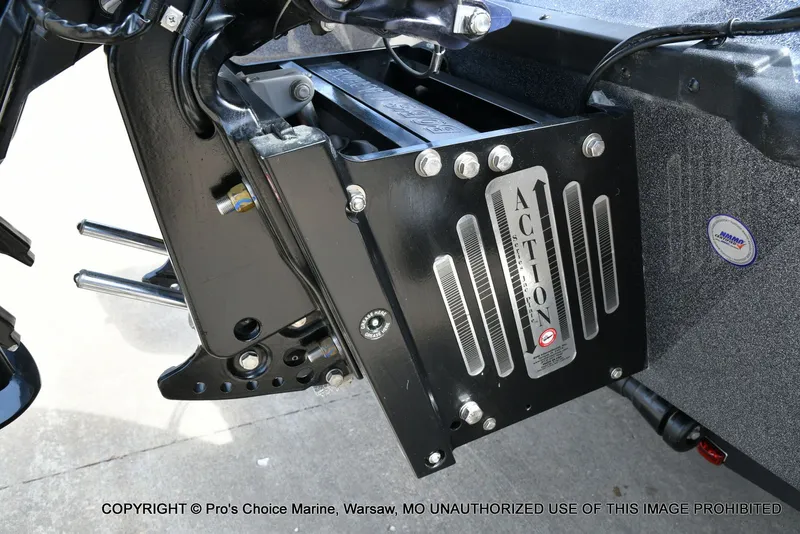 Slide: The Image of 2024 Triton 20XP Patriot boat motor mount detail view. - 23