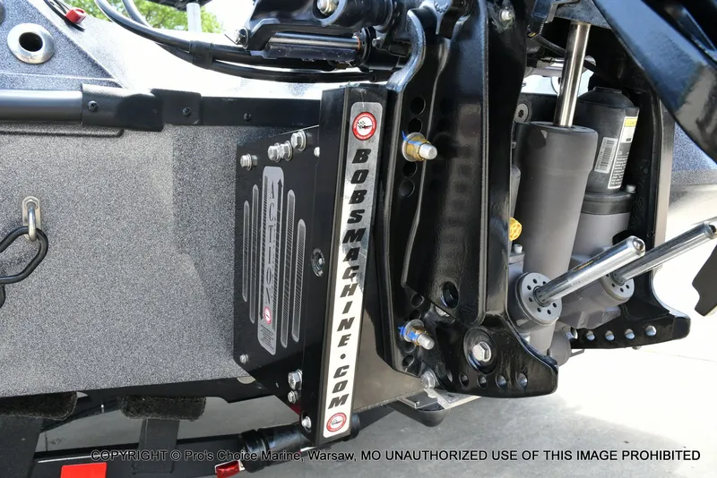Slide: The Image of Triton 20XP Patriot 2024 boat motor mount detail view. - 25