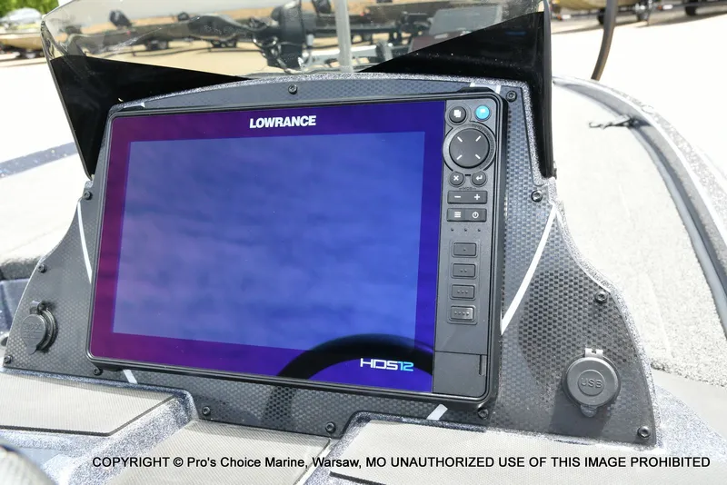 Slide: The Image of Lowrance HDS12 display on Triton 20XP Patriot 2024 boat. - 43