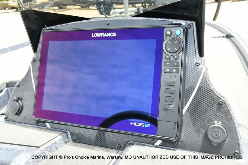 Slide: The Image of Lowrance HDS12 display on Triton 20XP Patriot 2024 boat. - 8