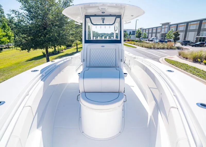 Slide: The Image of Sea Hunt Gamefish 30 Coffin Box 2026 on parking lot under sunshine. - 31