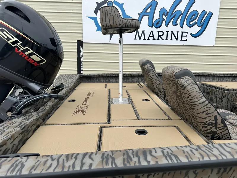Slide: The Image of 2026 Xpress H17 boat at Ashley Marine with Vmax engine. - 8