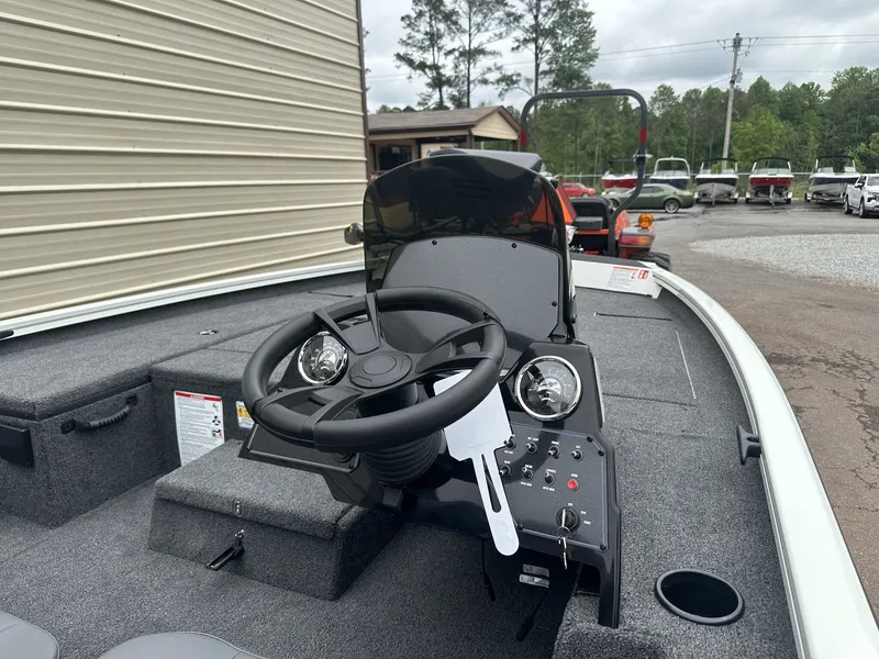 Slide: The Image of 2026 Lowe Stinger ST175 boat console with 90HP engine. - 7