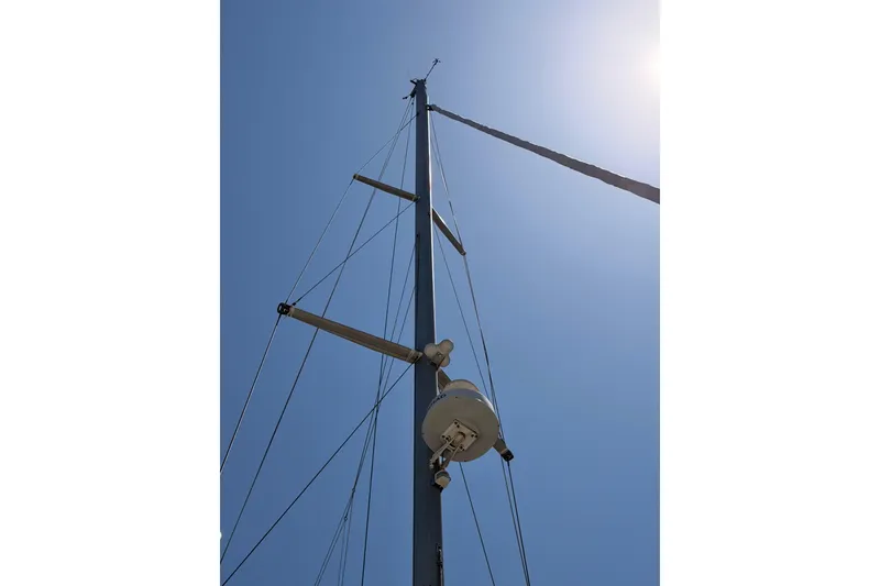 Slide: The Image of Mast of 2006 Hanse 461 sailboat against clear blue sky. - 6