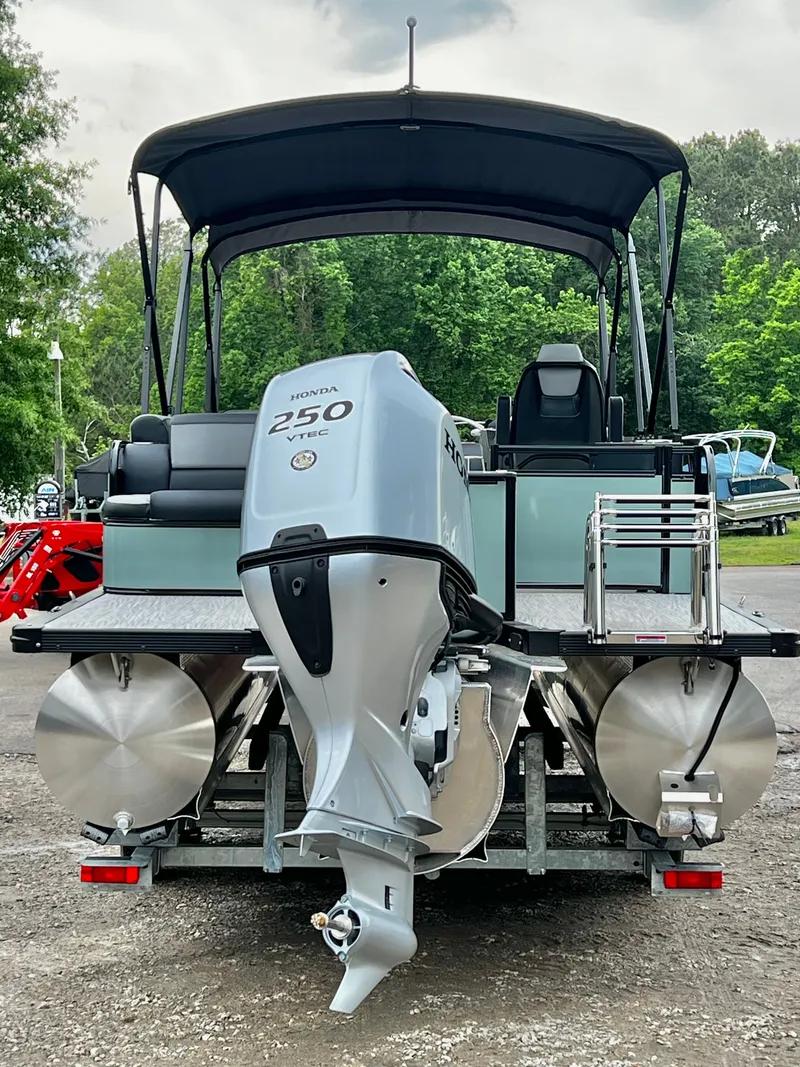 Slide: The Image of Avalon Venture 85 25' pontoon boat with Honda 250 VTEC engine. - 4