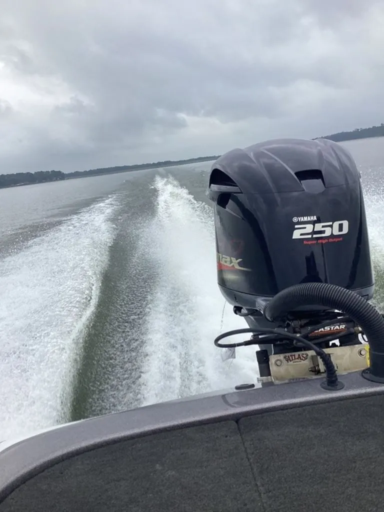 Slide: The Image of Skeeter ZX250 boat with Yamaha 250 engine on water, 2017 model. - 12