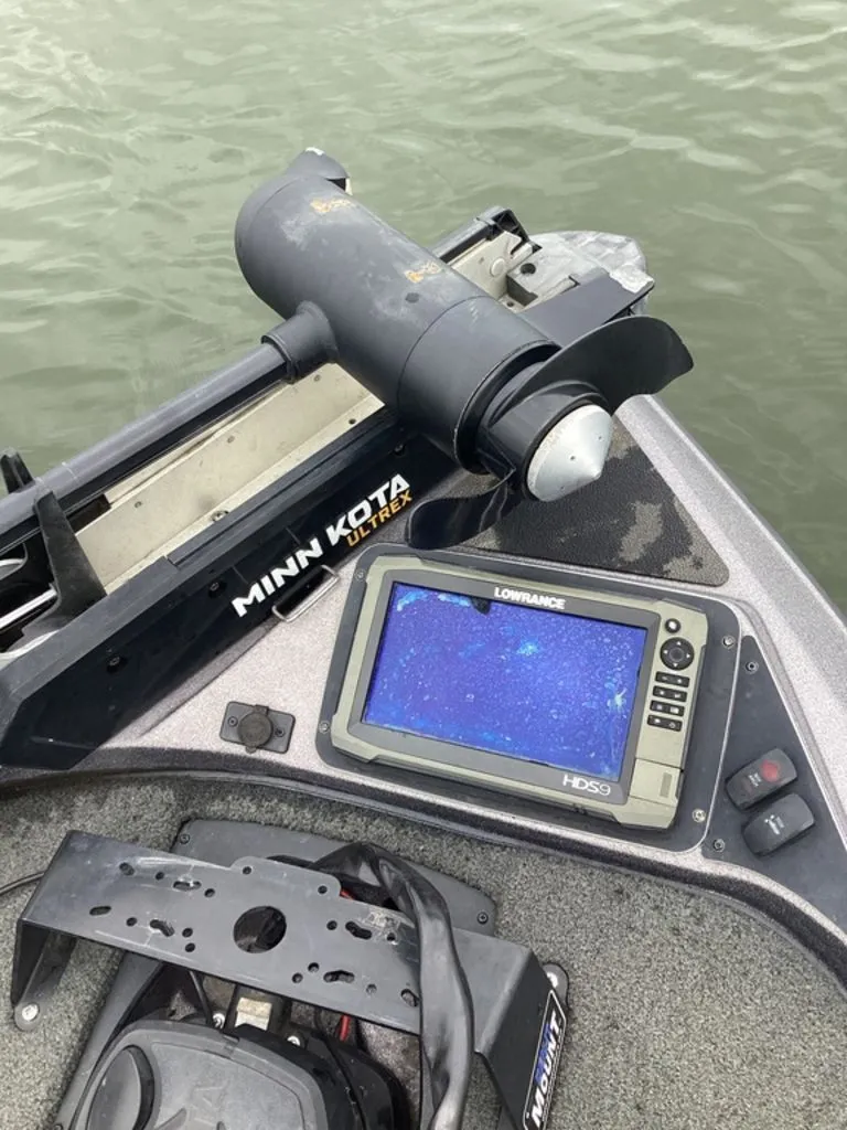 Slide: The Image of Skeeter ZX250 boat with Minn Kota motor and Lowrance fishfinder. - 19