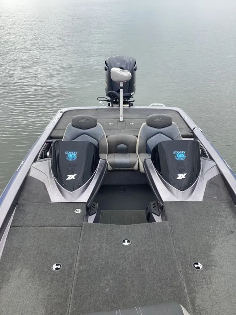Slide: The Image of 2017 Skeeter ZX250 boat on calm water. - 20