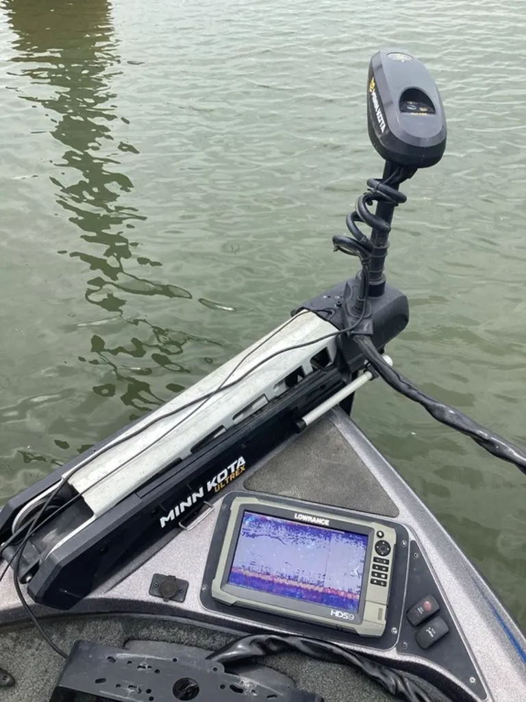 Slide: The Image of Skeeter ZX250 boat with Minn Kota motor and Lowrance fish finder. - 25