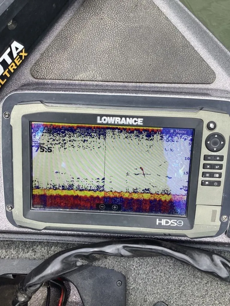 Slide: The Image of Lowrance HDS9 fishfinder on 2017 Skeeter ZX250 boat. - 28