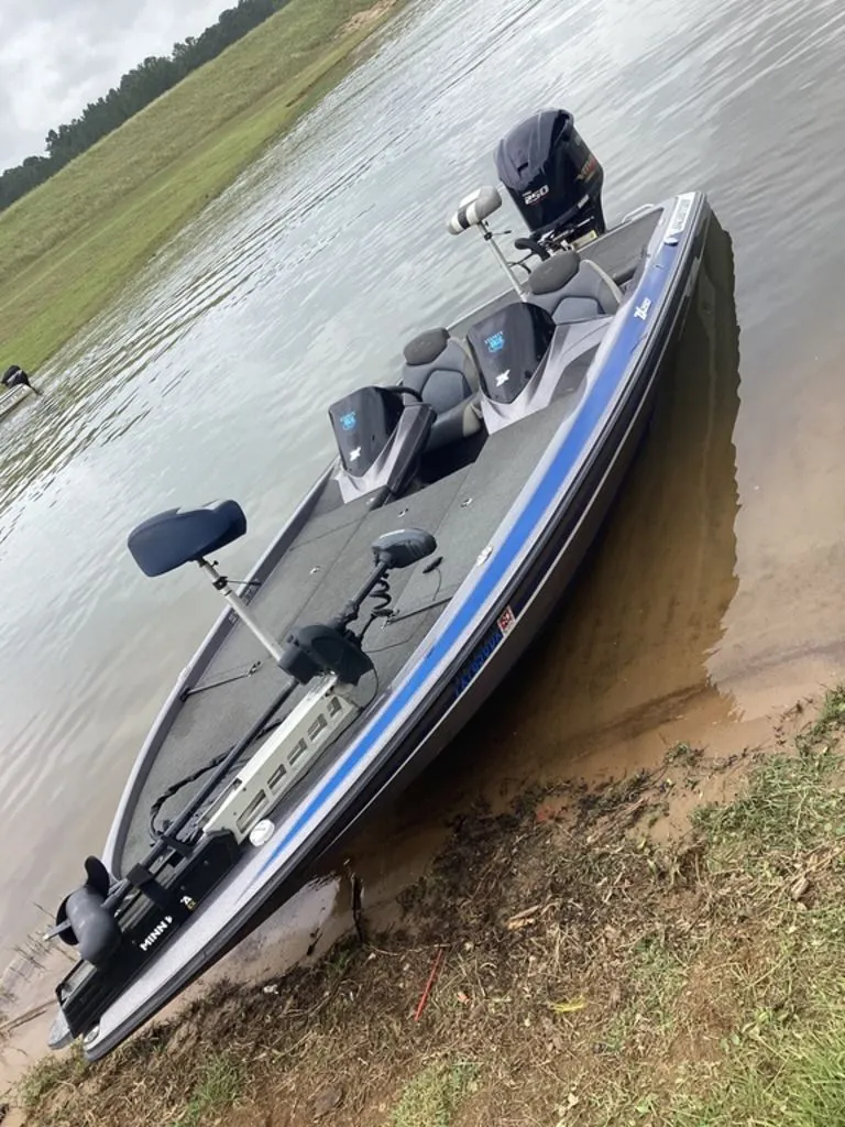 Slide: The Image of 2017 Skeeter ZX250 boat parked at lakeside. - 30