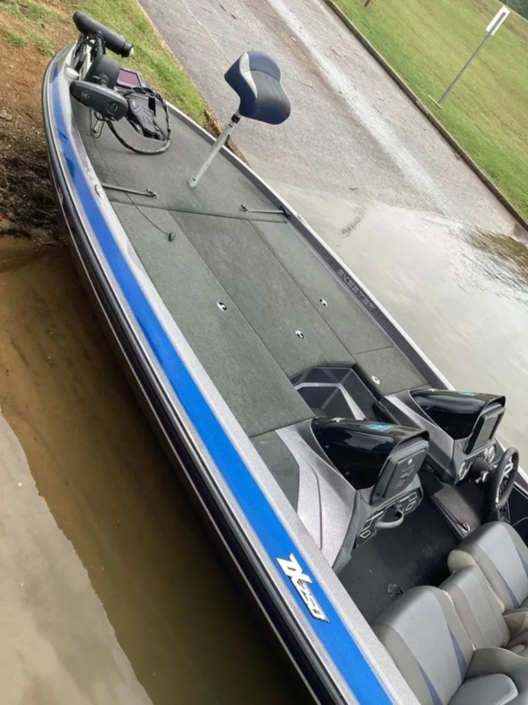 Slide: The Image of 2017 Skeeter ZX250 boat at a lake shore. - 35