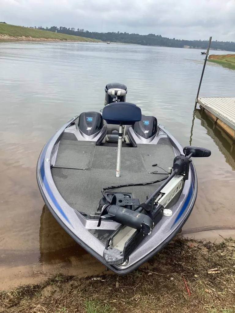 Slide: The Image of 2017 Skeeter ZX250 boat docked at lakeside. - 36