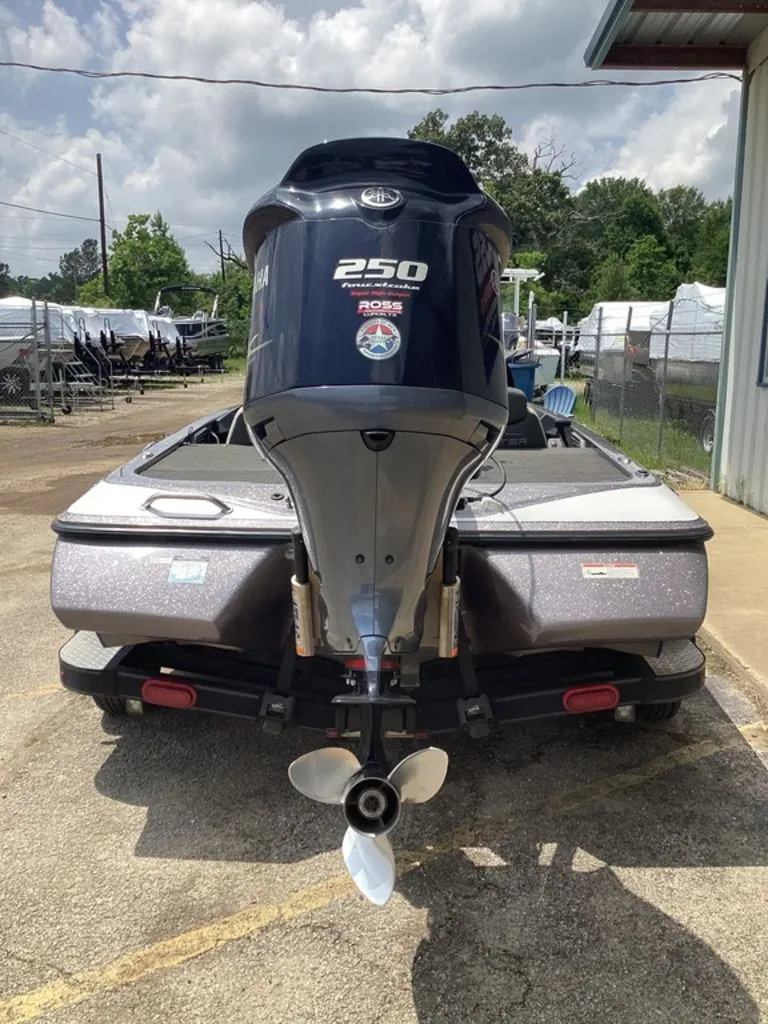 Slide: The Image of Rear view of a 2017 Skeeter ZX250 boat with Yamaha 250 outboard motor. - 39