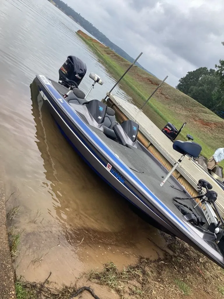 Slide: The Image of 2017 Skeeter ZX250 boat at lakeside under cloudy sky. - 4