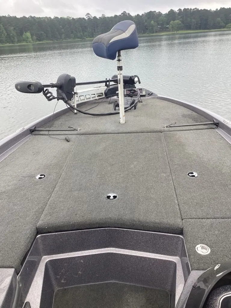 Slide: The Image of 2017 Skeeter ZX250 boat on calm lake with fishing seat. - 7