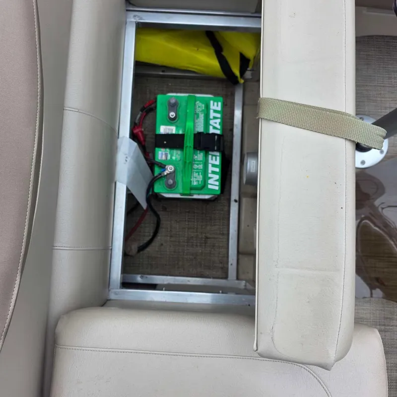 Slide: The Image of Battery under seat in 2017 Tahoe CASCADE boat. - 10