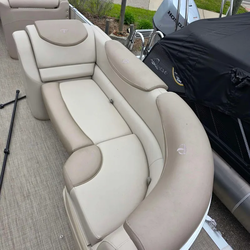 Slide: The Image of 2017 Tahoe CASCADE boat with beige seating area. - 5