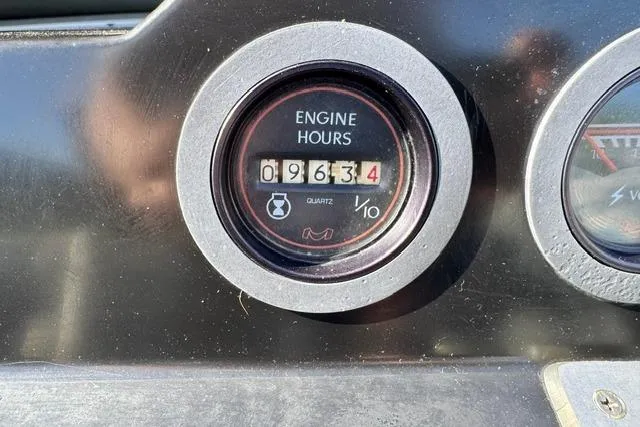Slide: The Image of 1984 Wellcraft 22 Scarab engine hour meter displaying 963.4 hours. - 4