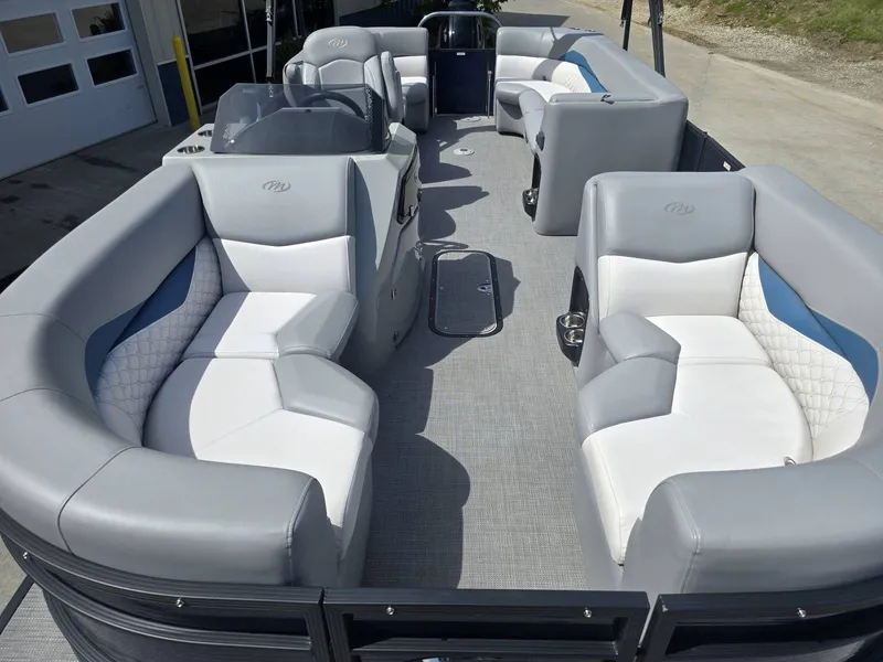 Slide: The Image of Interior of 2022 Manitou 23 Encore RF SHP pontoon boat. - 8