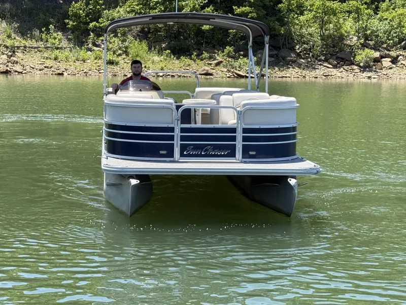 Slide: The Image of 2016 SunChaser 8524 LR pontoon boat on green water. - 15