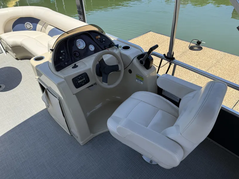 Slide: The Image of Interior view of a 2016 SunChaser 8524 LR boat. - 16
