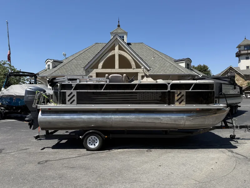 The Image of 2013 SunChaser 8520 4.0 RE pontoon boat in front of building. - 1