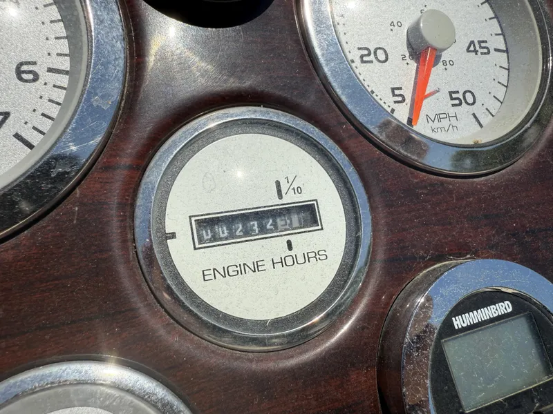 Slide: The Image of Dashboard of a 2013 SunChaser 8520 4.0 RE with engine hour meter. - 10