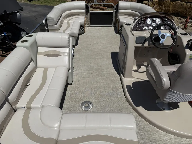 Slide: The Image of Interior of a 2013 SunChaser 8520 4.0 RE pontoon boat. - 11