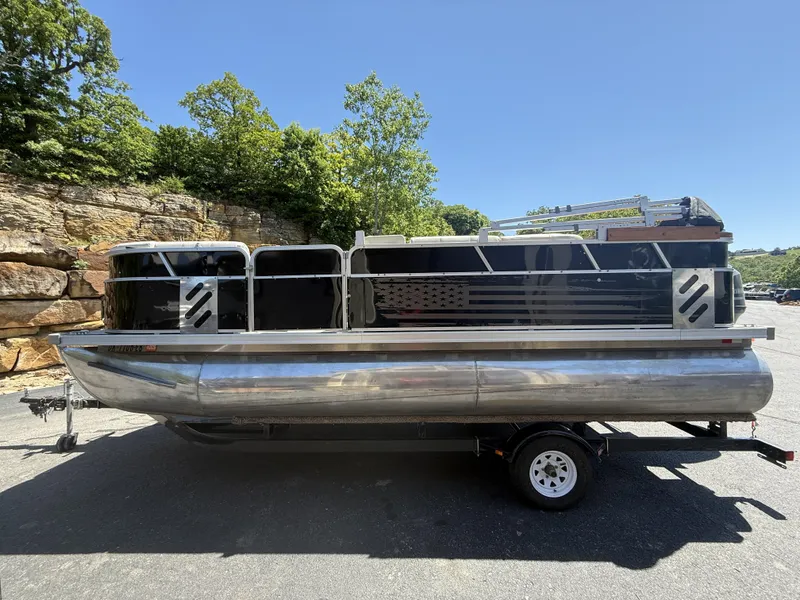 Slide: The Image of 2013 SunChaser 8520 4.0 RE pontoon boat on trailer. - 6