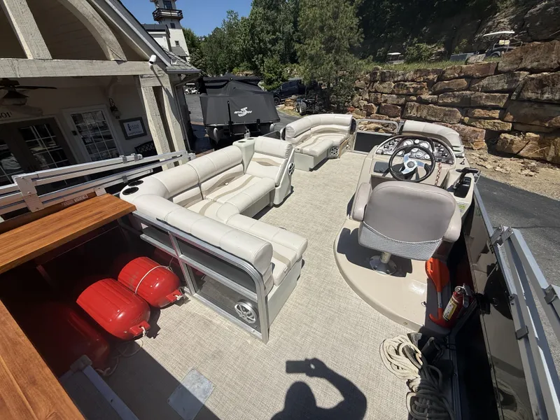 Slide: The Image of Interior view of a 2013 SunChaser 8520 4.0 RE pontoon boat. - 7