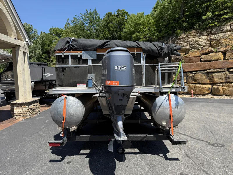 Slide: The Image of 2013 SunChaser 8520 4.0 RE pontoon boat with Yamaha 115 engine. - 8