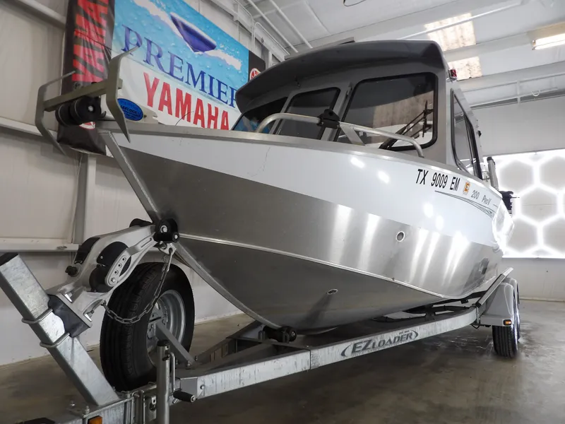 Slide: The Image of 2018 Hewescraft 20 PRO V boat on trailer in warehouse. - 11
