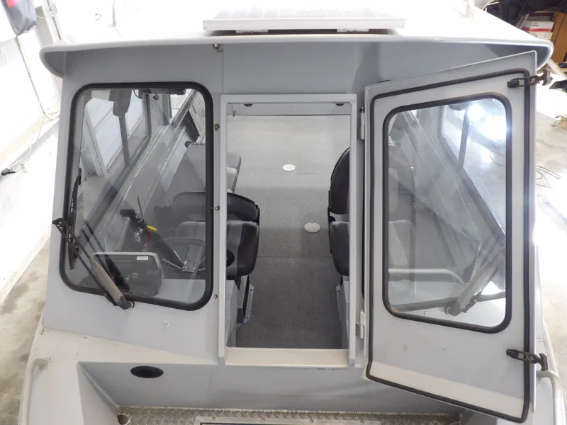 Slide: The Image of Interior view of a 2018 Hewescraft 20 PRO V boat. - 15
