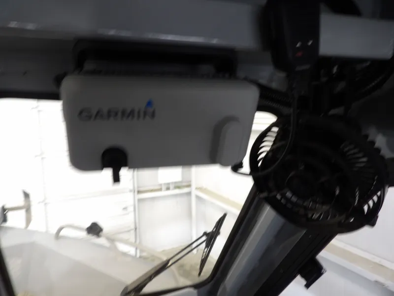 Slide: The Image of Garmin device in Hewescraft 20 PRO V boat, year 2018. - 18