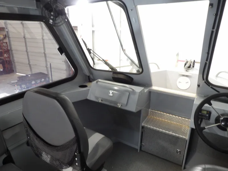 Slide: The Image of Interior of 2018 Hewescraft 20 PRO V boat. - 19