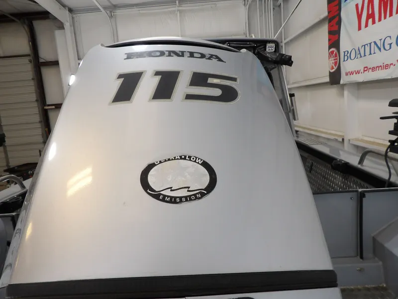 Slide: The Image of Honda 115 outboard motor on Hewescraft 20 PRO V boat, year 2018. - 25