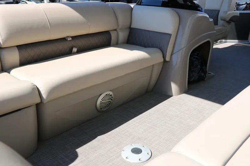 Slide: The Image of Sun Tracker Party Barge 20 Deluxe 2021 - 20