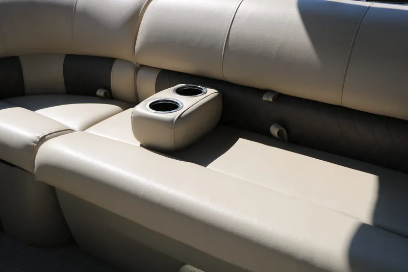 Slide: The Image of Sun Tracker Party Barge 20 Deluxe 2021 - 40