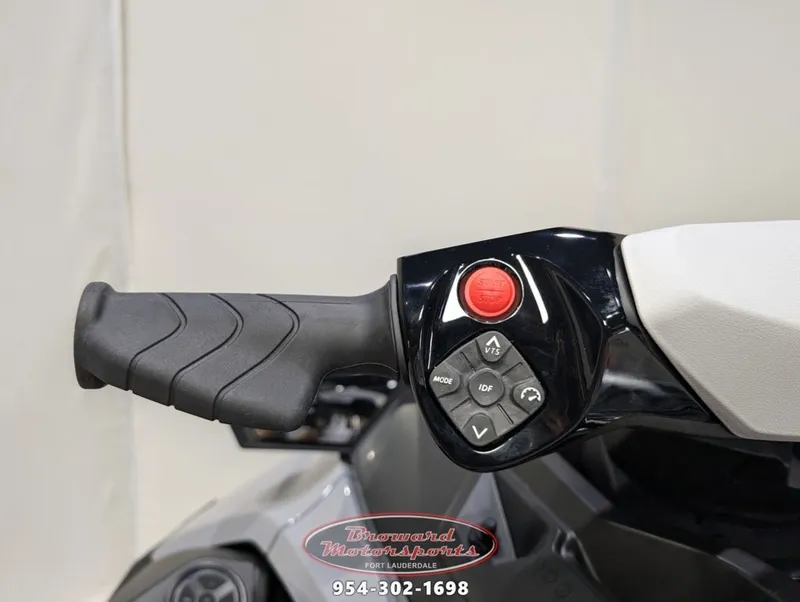 Slide: The Image of Handlebar of Sea-Doo FishPro Trophy 170, 2025 model. - 22