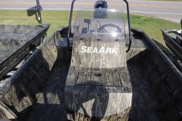 Slide: The Image of SeaArk 1660 MVT CC 2026 - 5