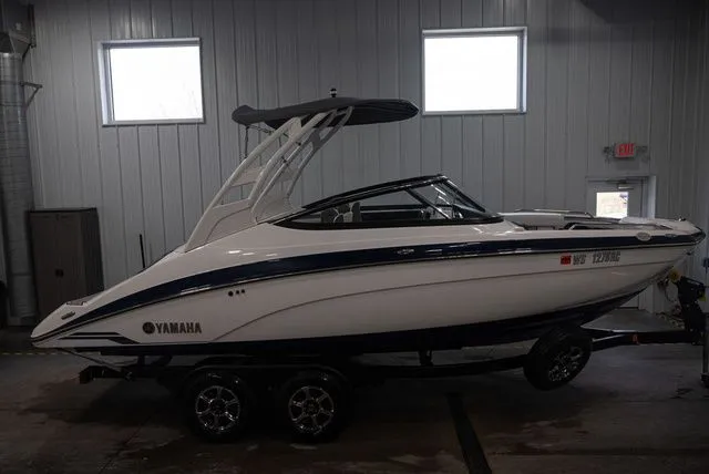 The Image of Yamaha 212 LTD S 2019 - 1