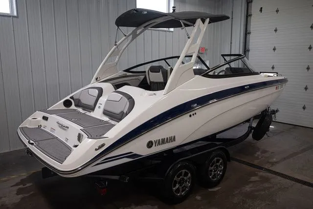Slide: The Image of Yamaha 212 LTD S 2019 - 3