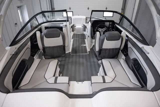 Slide: The Image of Yamaha 212 LTD S 2019 - 5