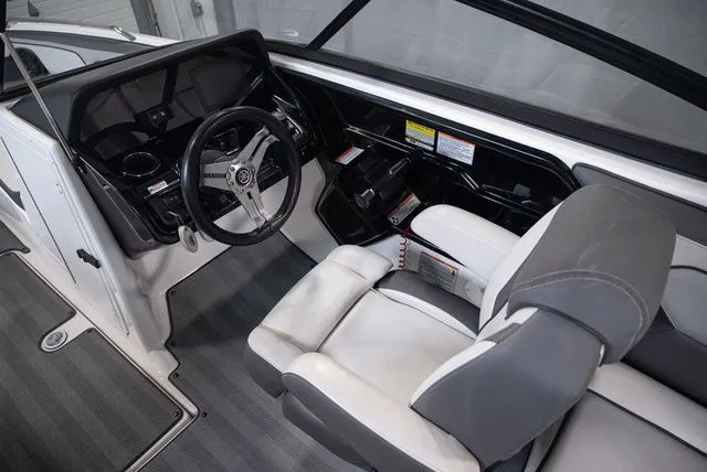 Slide: The Image of Yamaha 212 LTD S 2019 - 6