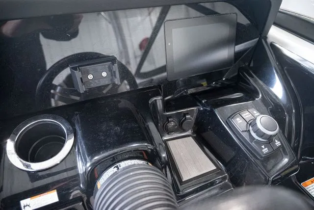 Slide: The Image of Yamaha 212 LTD S 2019 - 7