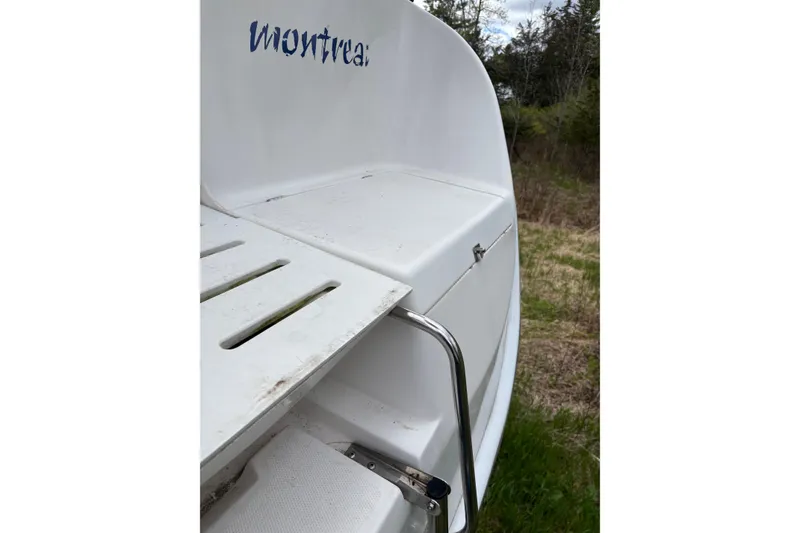 Slide: The Image of 2009 Hunter 41 Deck Salon boat stern with ladder and storage compartment. - 6
