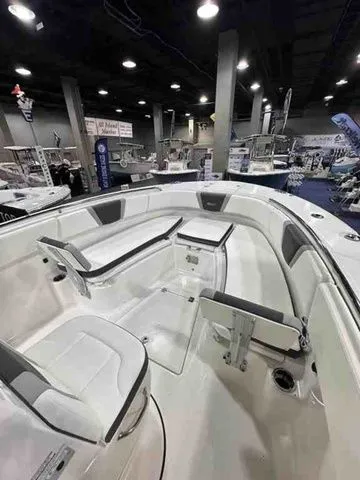 Slide: The Image of Robalo R270 Center Console 2026 - 5