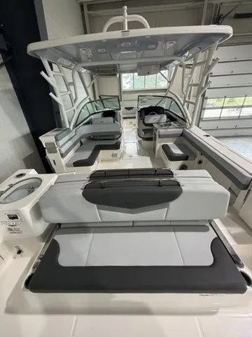 Slide: The Image of Robalo R317 Dual Console 2025 - 3